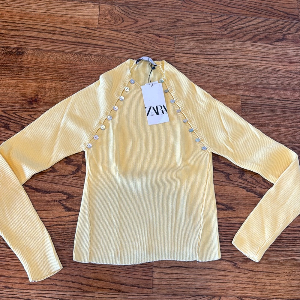 Zara woman’s Butter Yellow long sleeve ribbed fitted button tee sz Large NWT
